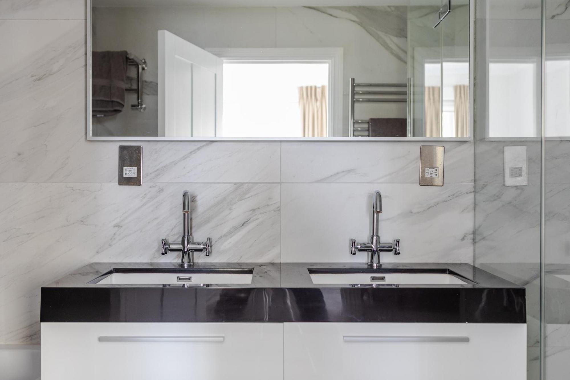 Number 53 - Stunning Maisonette With Parking In Kensington & Chelsea Londra Exterior foto