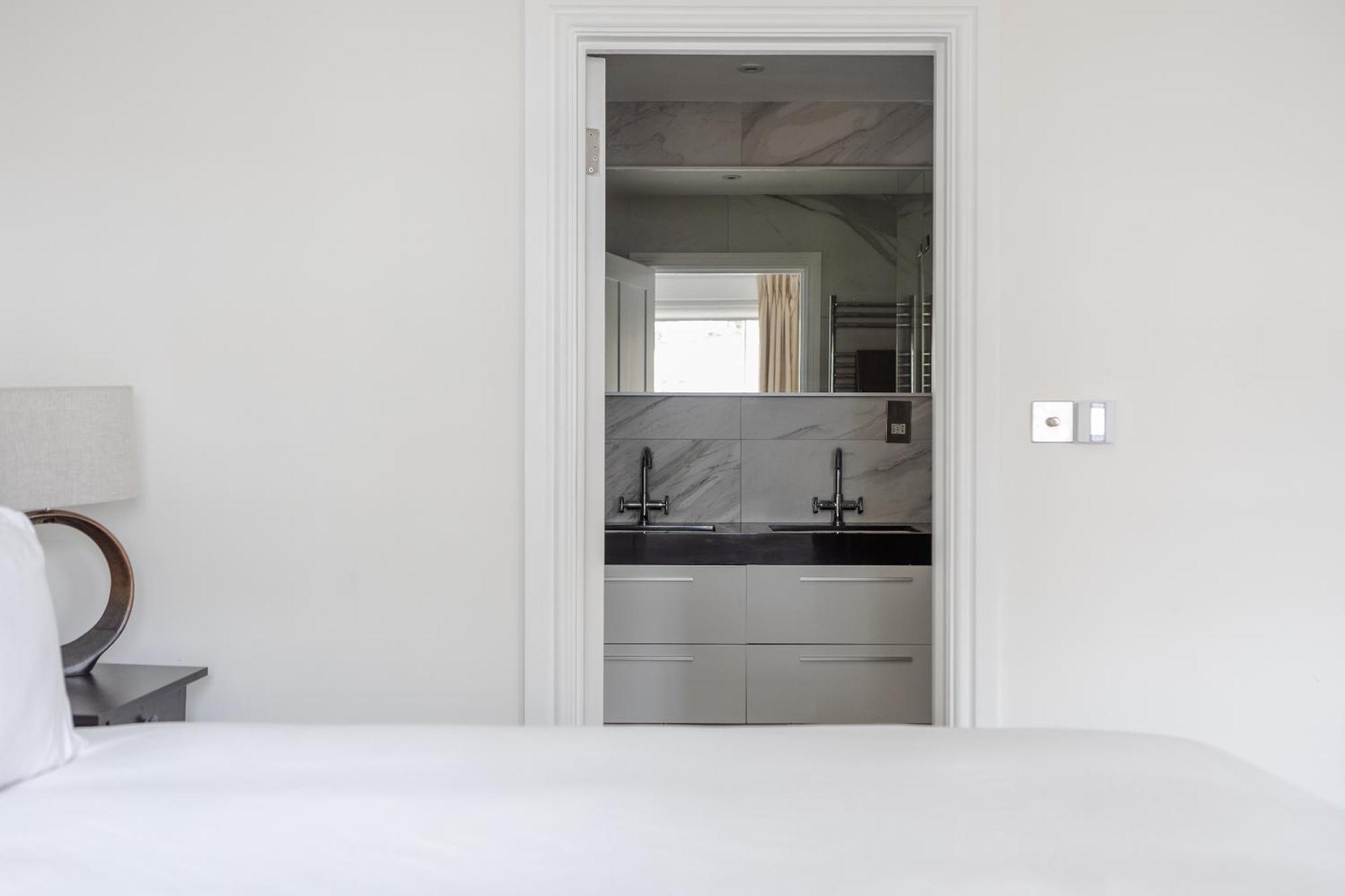 Number 53 - Stunning Maisonette With Parking In Kensington & Chelsea Londra Exterior foto